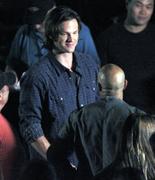 http://img221.imagevenue.com/loc1059/th_956991512_On_the_set_of_Supernatural2_122_1059lo.jpg