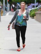 http://img221.imagevenue.com/loc1166/th_709060289_Hilary_Duff_out_and_about_in_Studio_City59_122_1166lo.jpg