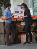 th_41854_Preppie_-_Milla_Jovovich_donates_to_charity_after_shopping_at_Bristol_Farms_in_Beverly_Hills_-_Feb._10_2010_579_122_790lo.jpg
