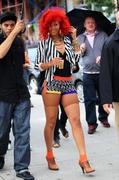 th_13830_Rihanna_shoots_Whats_My_Name_in_NYC_24_122_879lo.jpg