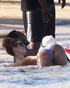 Jessica Alba – Bikini Candids in Caribbeand4fmerxp66.jpg