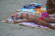 Topless beach girls-j4eahxnkhd.jpg