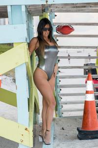 Claudia Romani â€“ Swimsuit Candids in Miami-e5wisnuvty.jpg