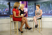 http://img221.imagevenue.com/loc868/th_08606_Hilary_at_The_Today_Show12_122_868lo.jpg