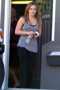 http://img221.imagevenue.com/loc886/th_94847_Hilary_Duff_hits_an_afternoon_pilates_class10_122_886lo.jpg