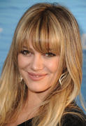 http://img221.imagevenue.com/loc957/th_584581356_Hilary_Duff_at_Soul_Surfer_the_LA_Premiere33_122_957lo.jpg